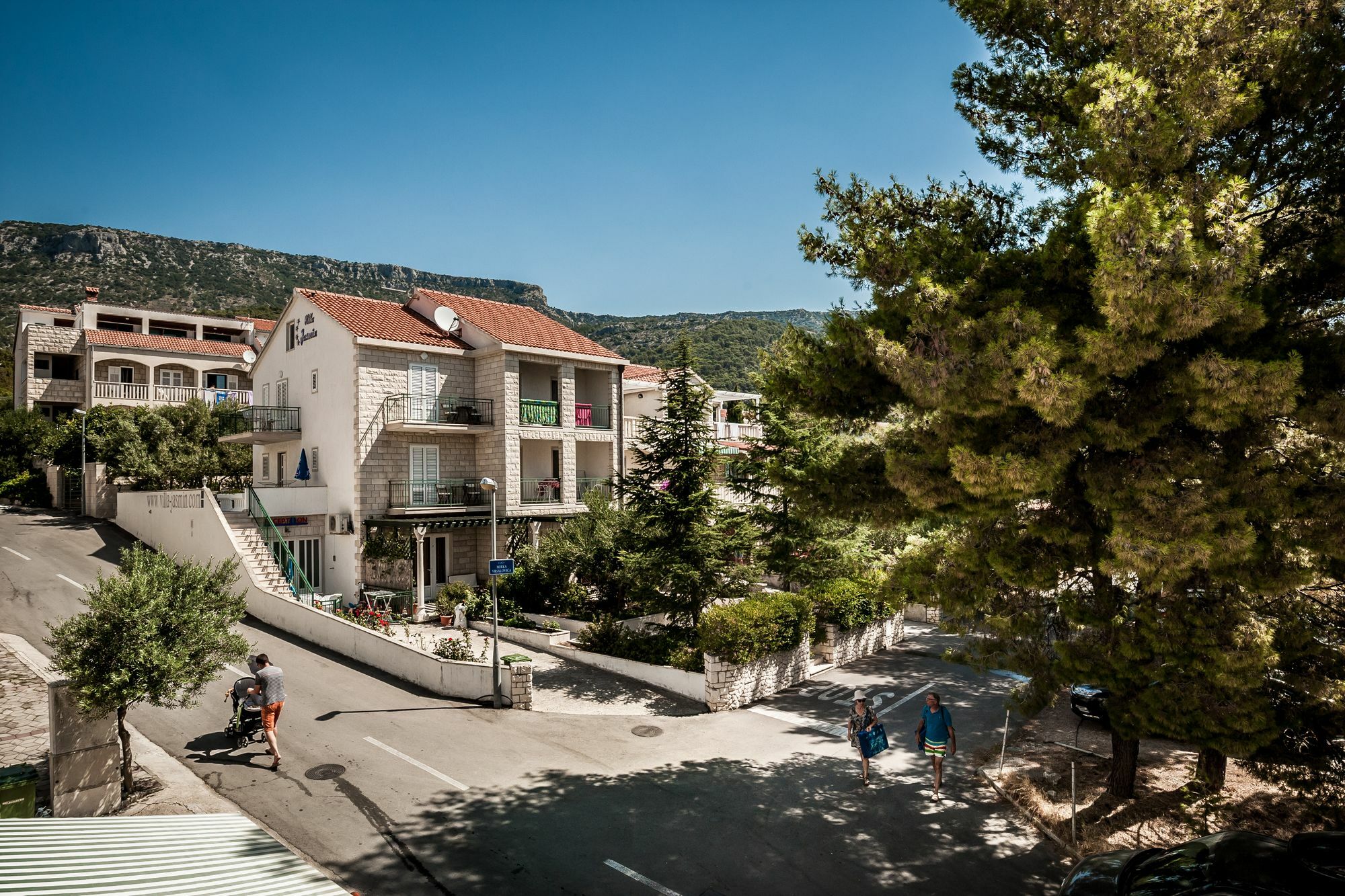 Mazuranic Apartments Bol Buitenkant foto